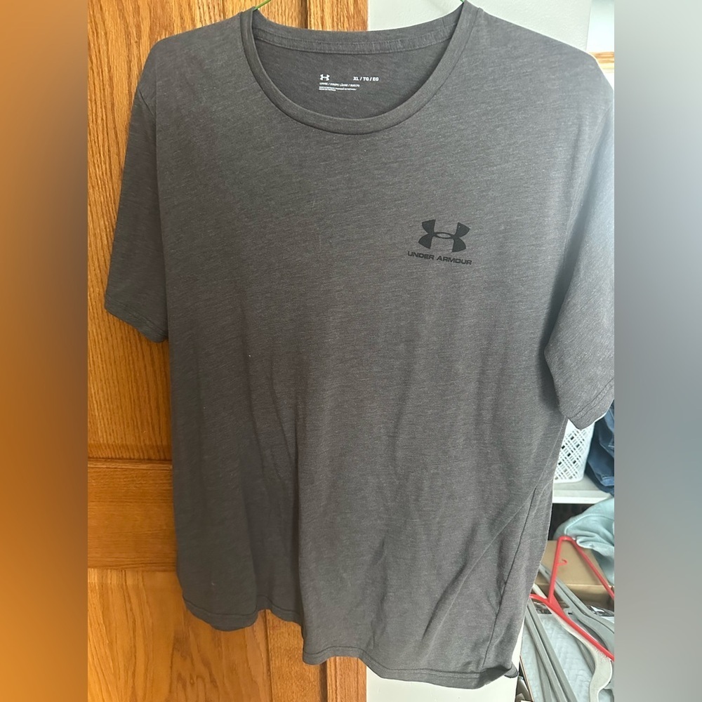 Under Armour Men's Charcoal Tee